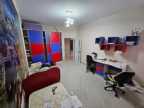 Satılır 3 otaqlı mənzil 135 m²