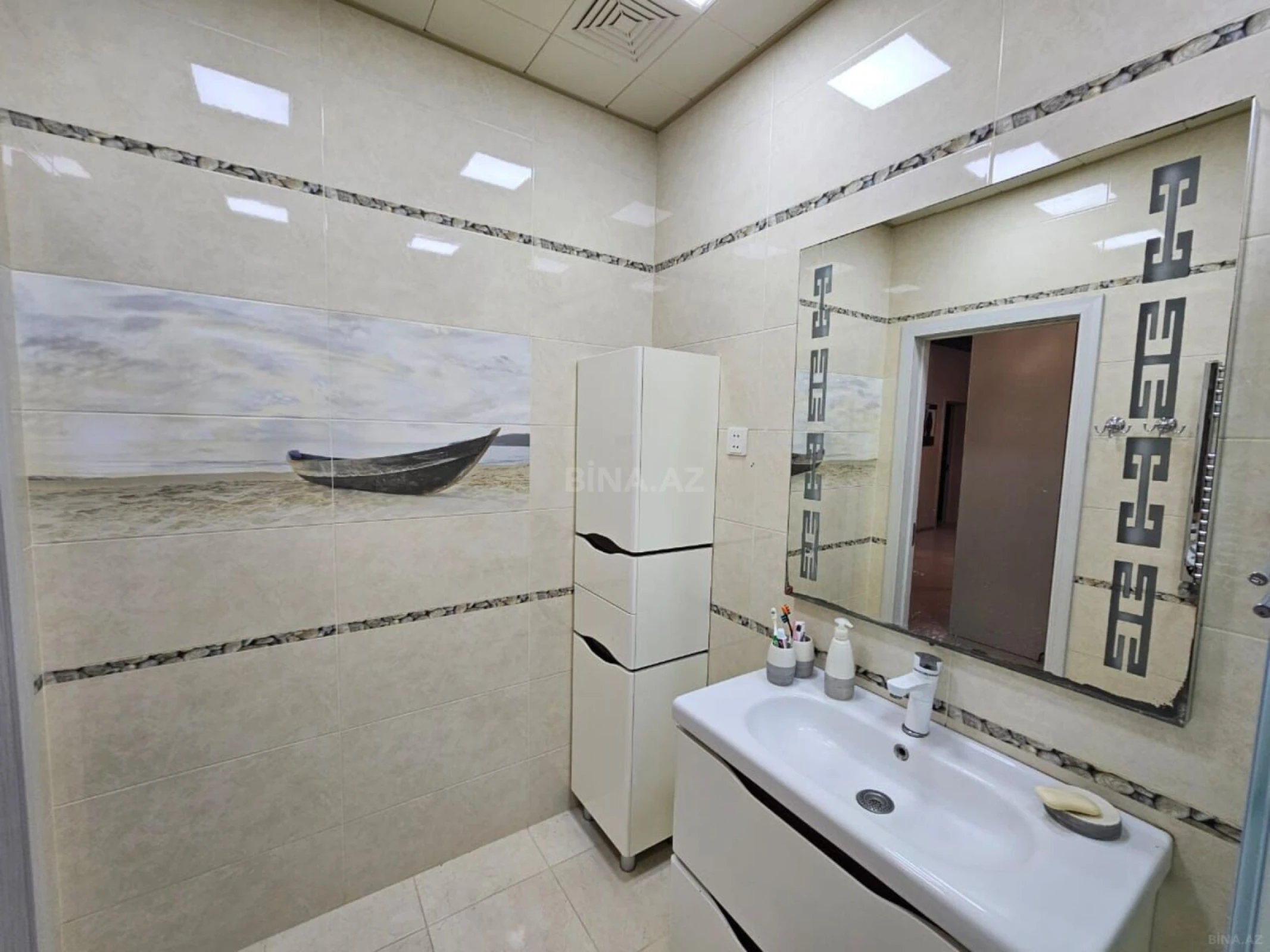 Satılır 3 otaqlı mənzil 135 m²
