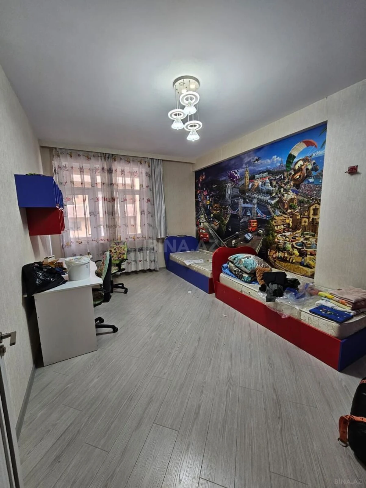 Satılır 3 otaqlı mənzil 135 m²