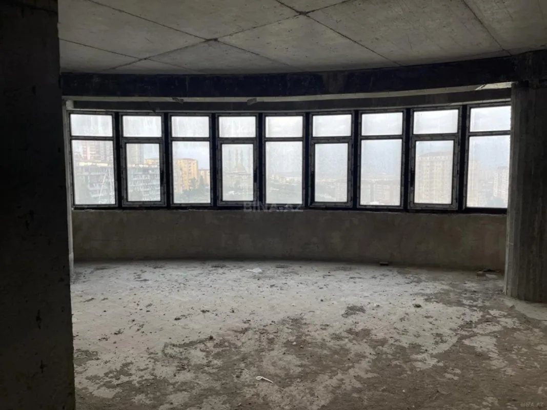 Satılır 4 otaqlı mənzil 187 m²
