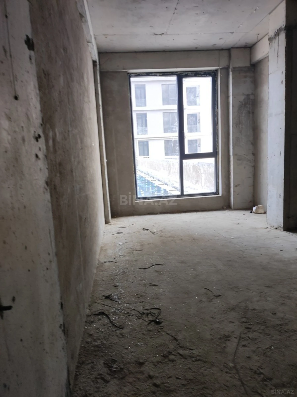 Satılır 4 otaqlı mənzil 187 m²