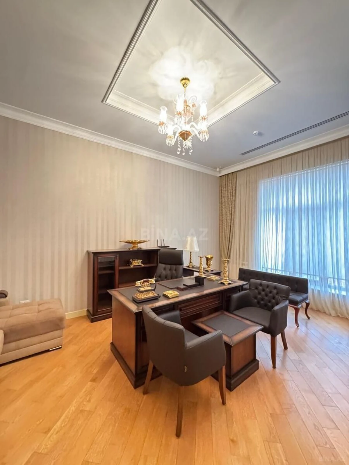 Satılır 7 otaqlı həyət evi 550 m²