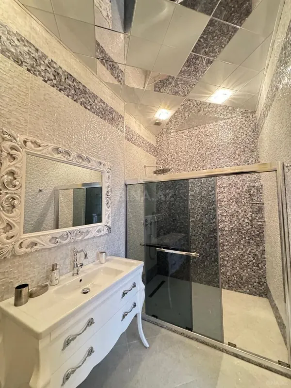 Satılır 7 otaqlı həyət evi 550 m²