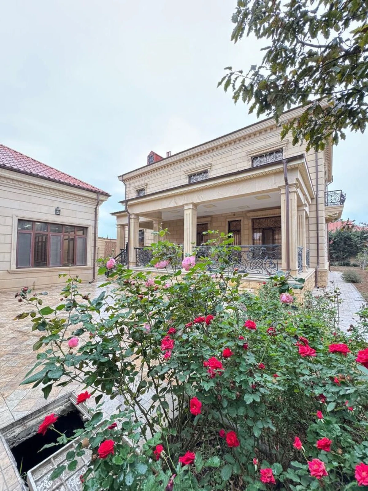 Satılır 7 otaqlı həyət evi 550 m²