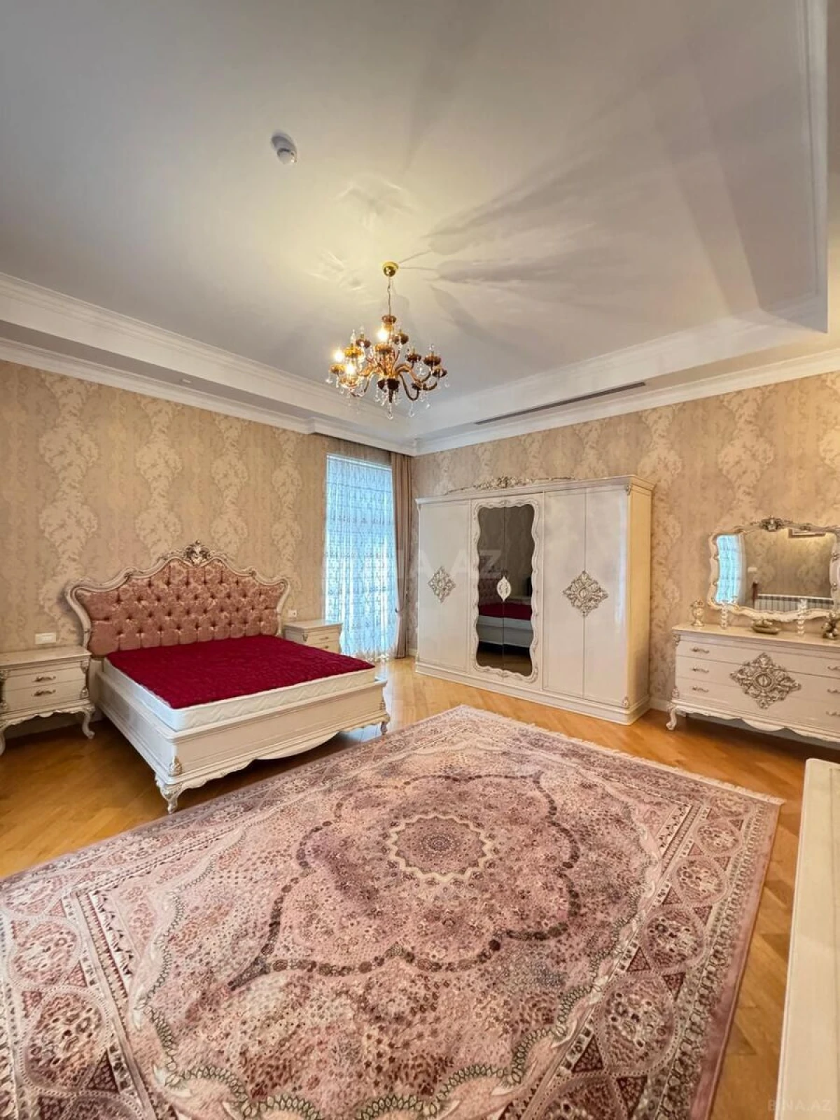 Satılır 7 otaqlı həyət evi 550 m²