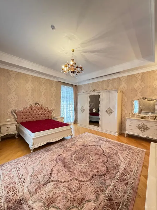 Satılır 7 otaqlı həyət evi 550 m²
