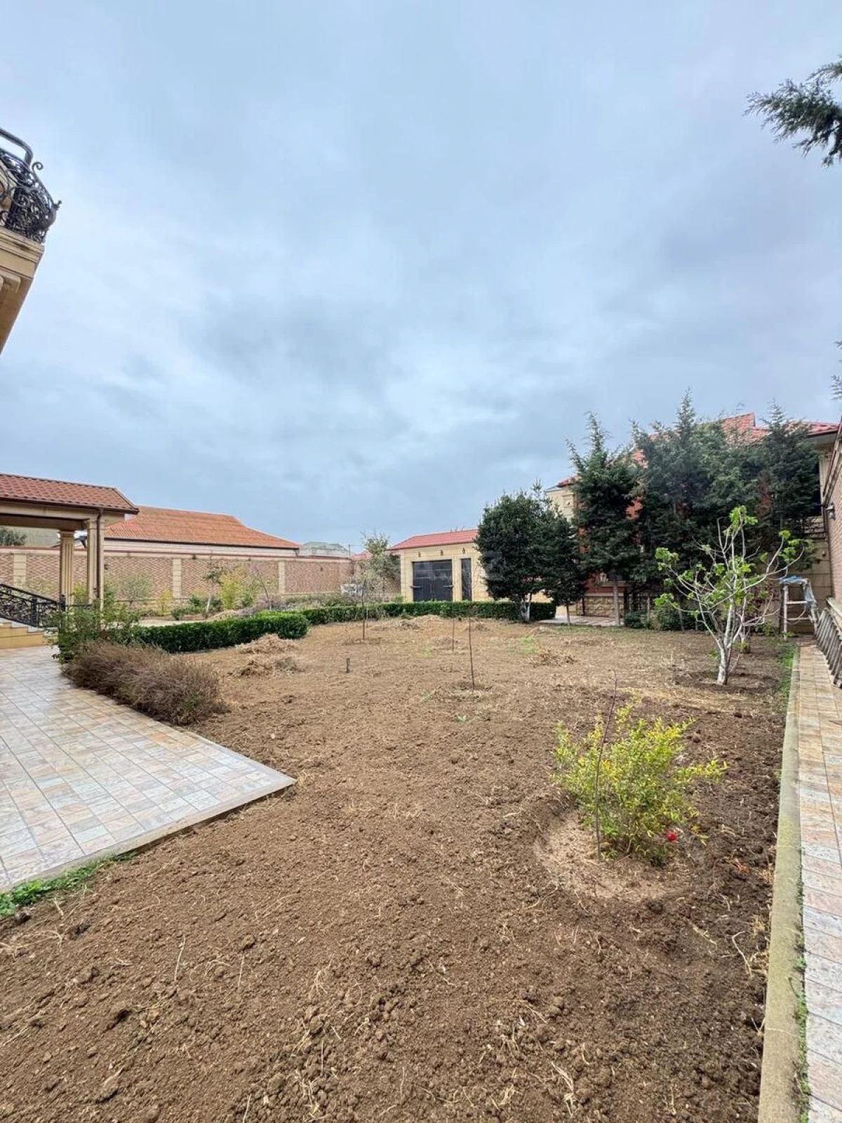 Satılır 7 otaqlı həyət evi 550 m²