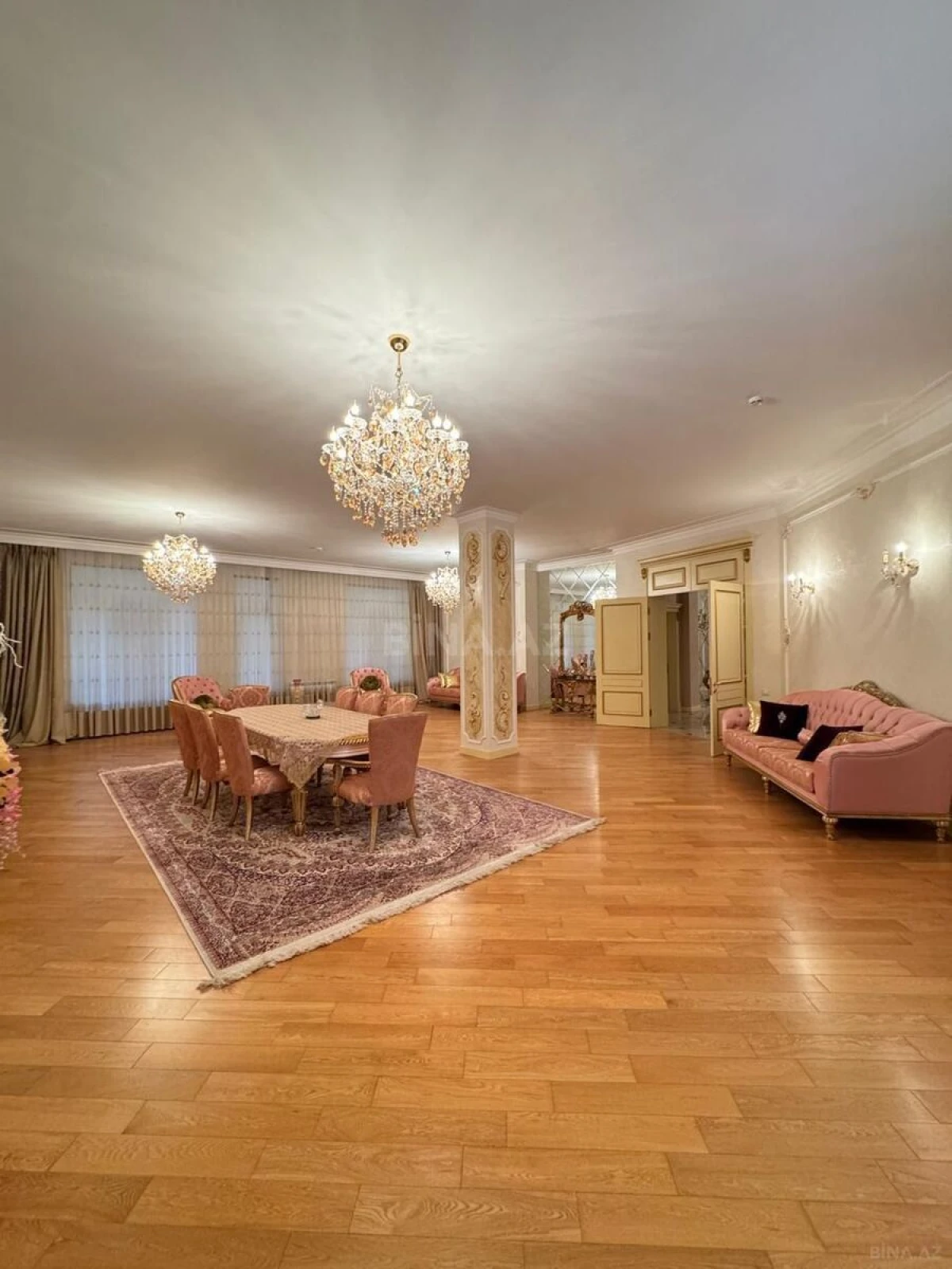 Satılır 7 otaqlı həyət evi 550 m²