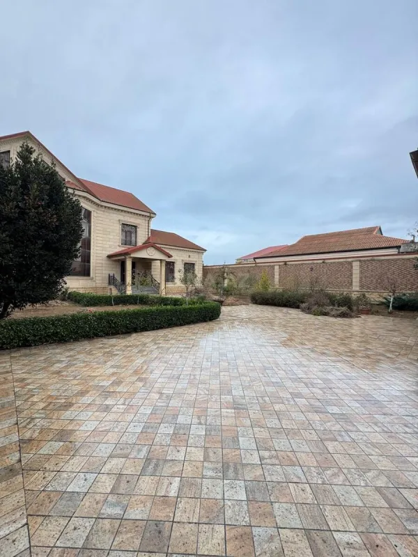 Satılır 7 otaqlı həyət evi 550 m²