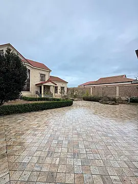 Satılır 7 otaqlı həyət evi 550 m²
