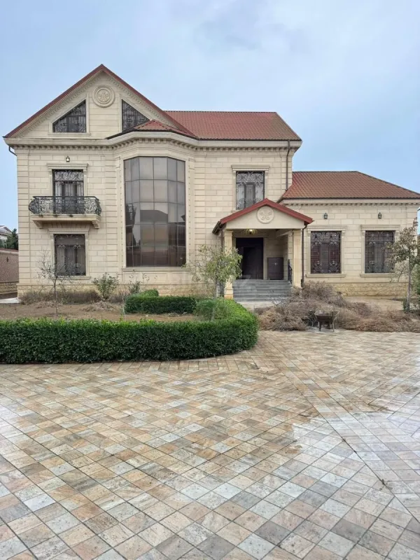 Satılır 7 otaqlı həyət evi 550 m²