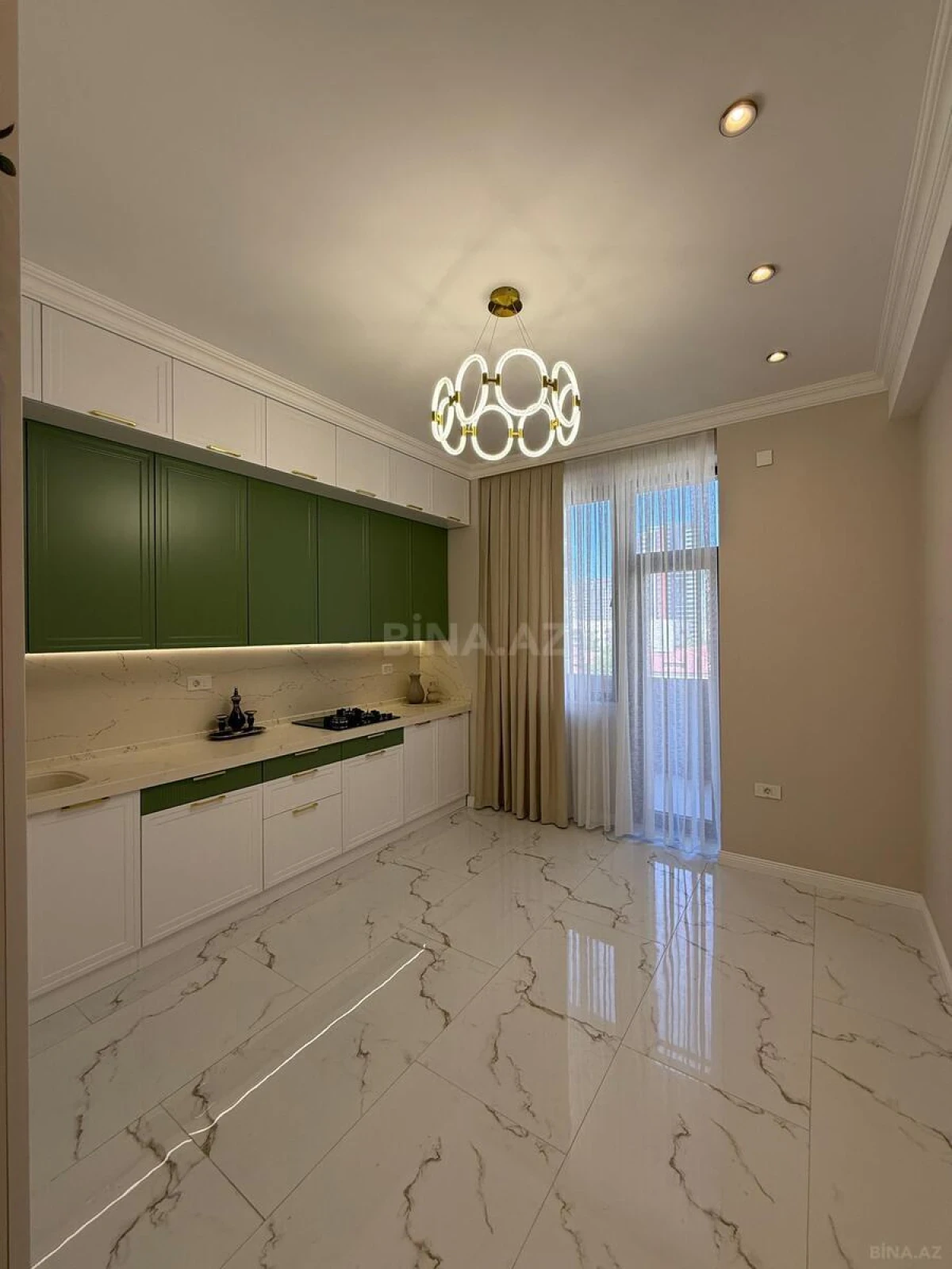 Kirayə verilir 3 otaqlı mənzil 120 m²