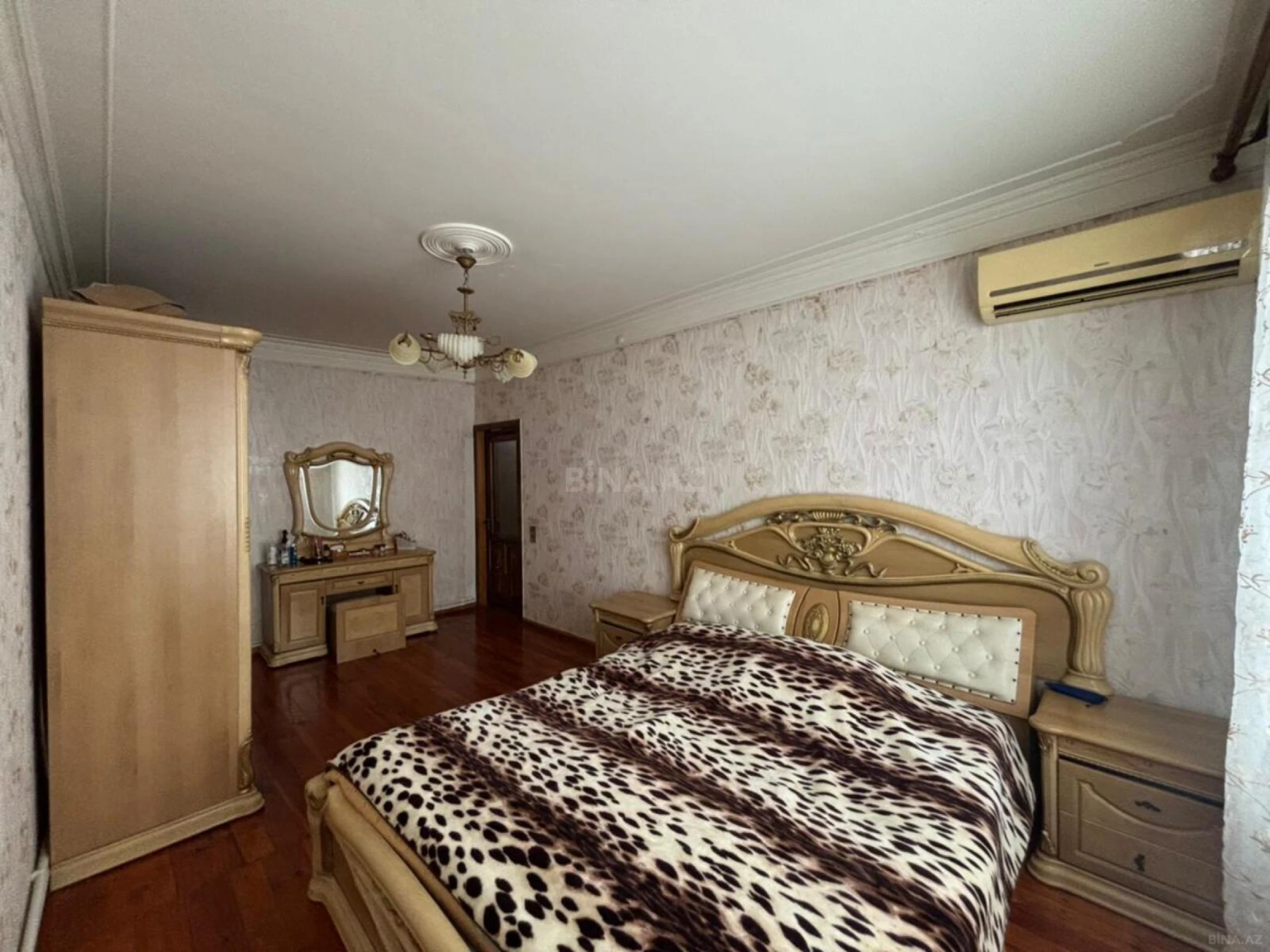 Satılır 4 otaqlı mənzil 110 m²