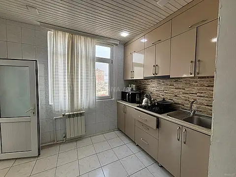 Satılır 4 otaqlı mənzil 110 m²