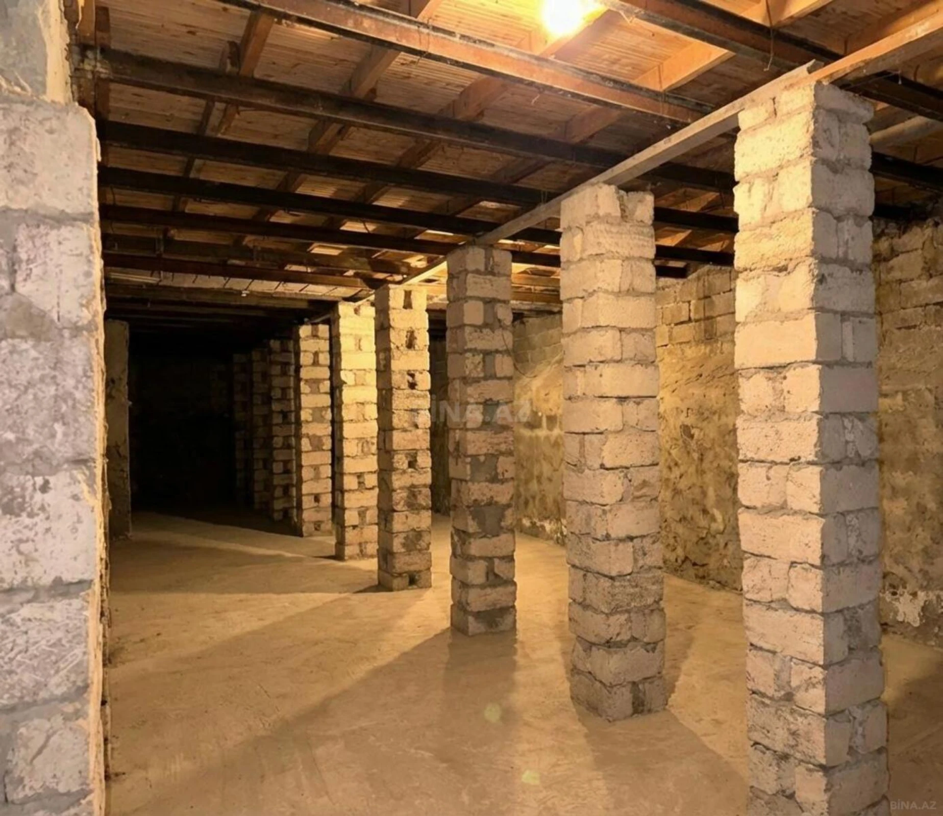 Satılır obyekt 220 m²