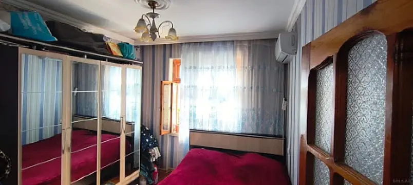 Satılır 5 otaqlı mənzil 100 m²