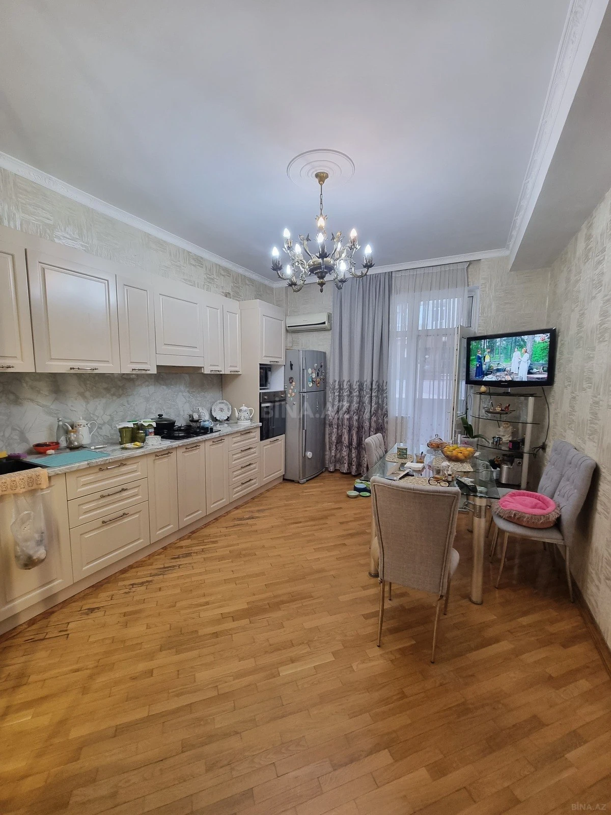 Satılır 3 otaqlı mənzil 130 m²