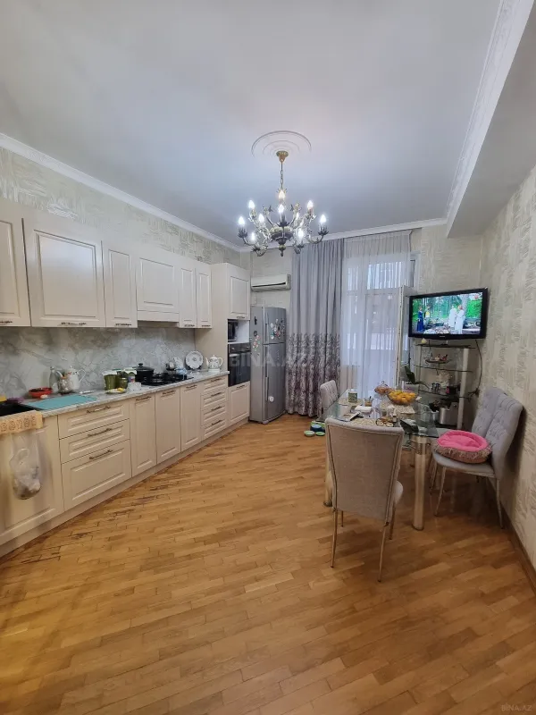 Satılır 3 otaqlı mənzil 130 m²