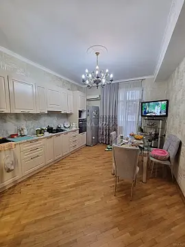 Satılır 3 otaqlı mənzil 130 m²