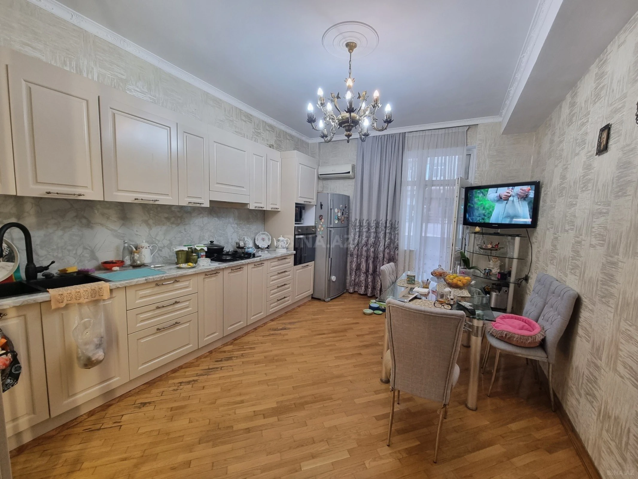 Satılır 3 otaqlı mənzil 130 m²