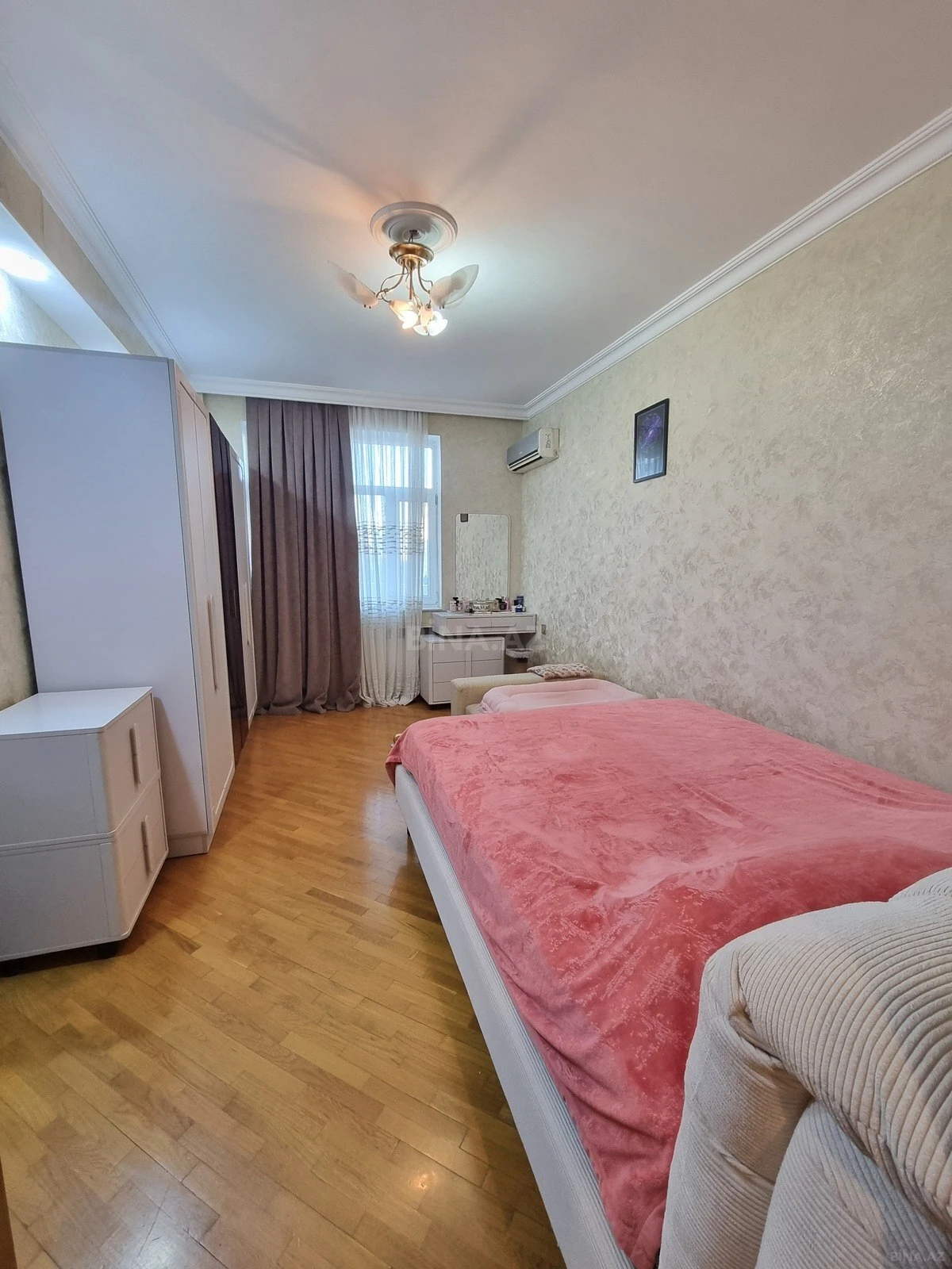 Satılır 3 otaqlı mənzil 130 m²