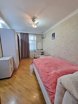 Satılır 3 otaqlı mənzil 130 m²