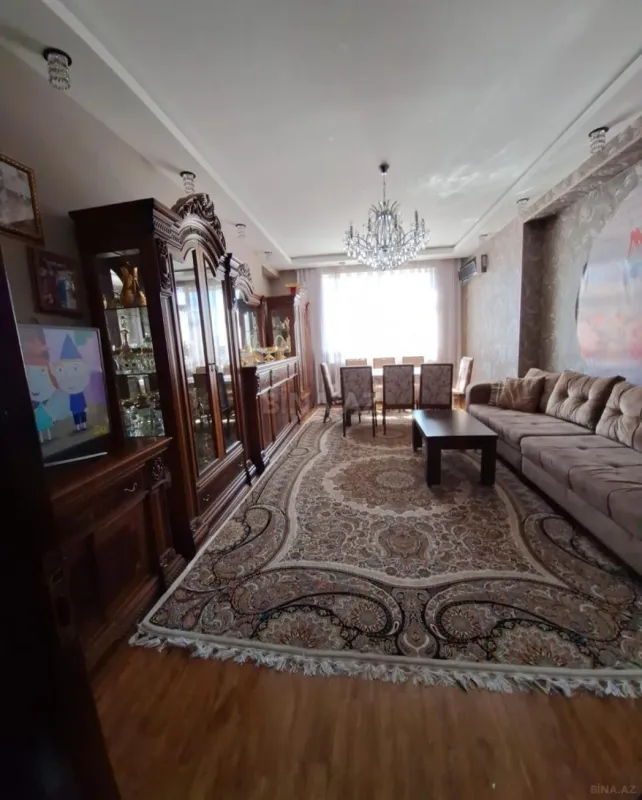 Satılır 3 otaqlı mənzil 125 m²