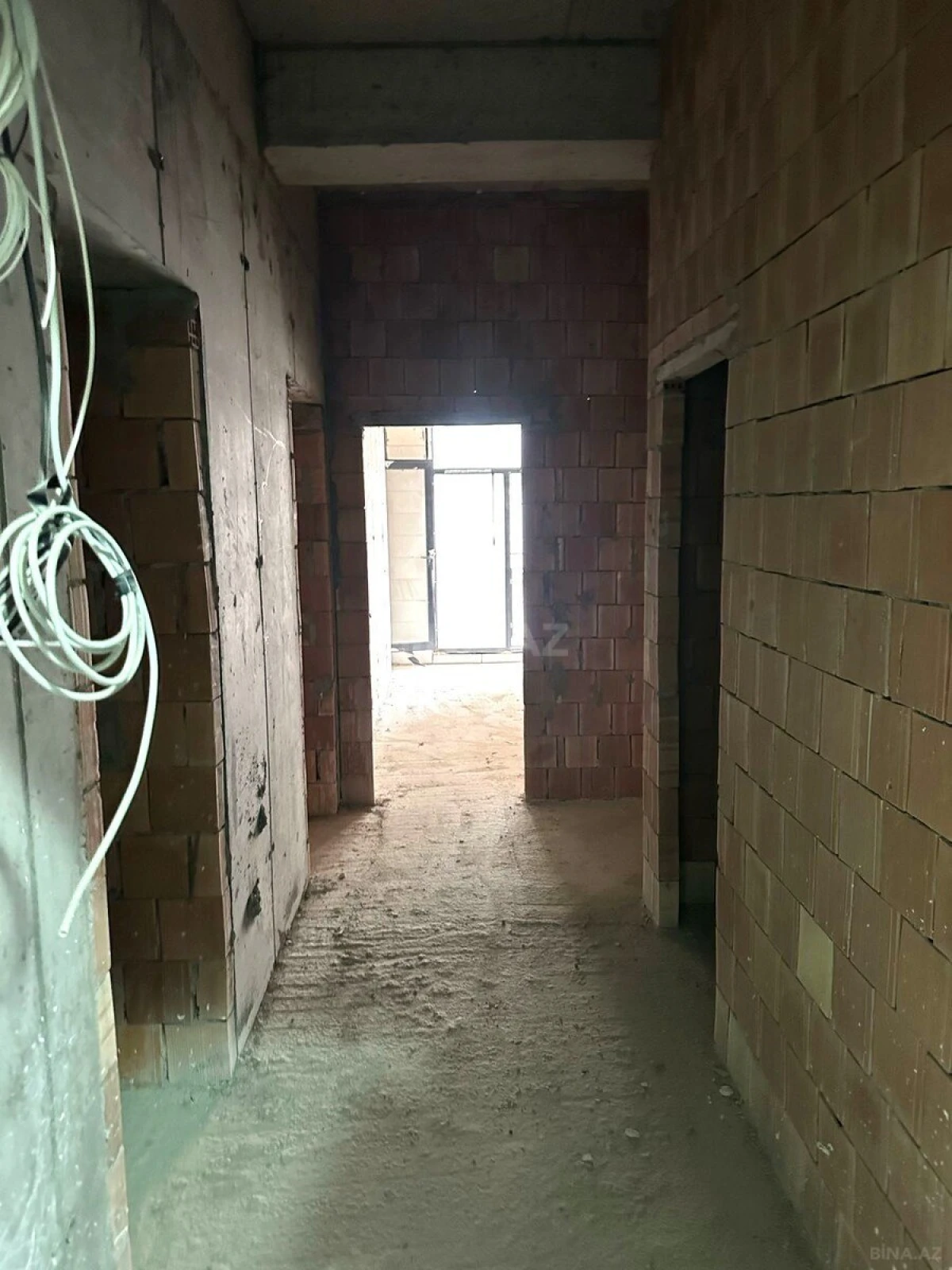 Satılır 2 otaqlı mənzil 70 m²