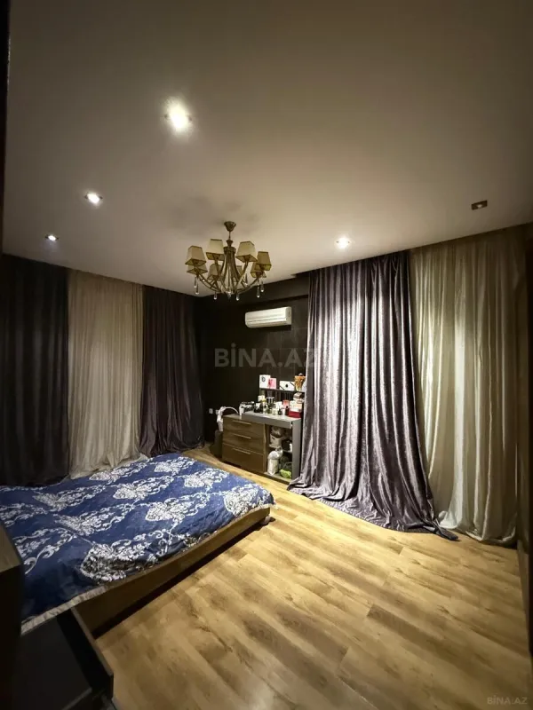Satılır 3 otaqlı mənzil 134 m²