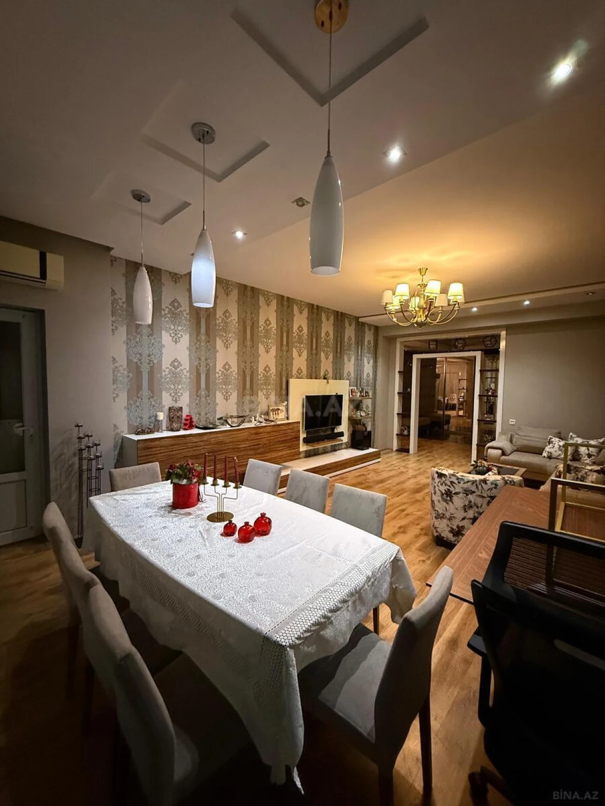Satılır 3 otaqlı mənzil 134 m²