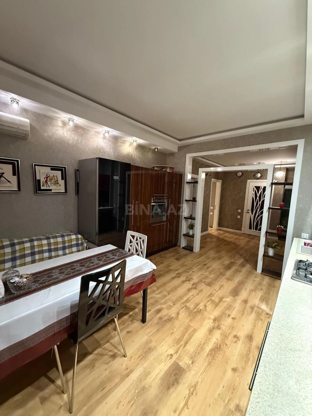 Satılır 3 otaqlı mənzil 134 m²