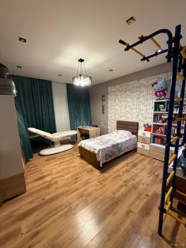 Satılır 3 otaqlı mənzil 134 m²