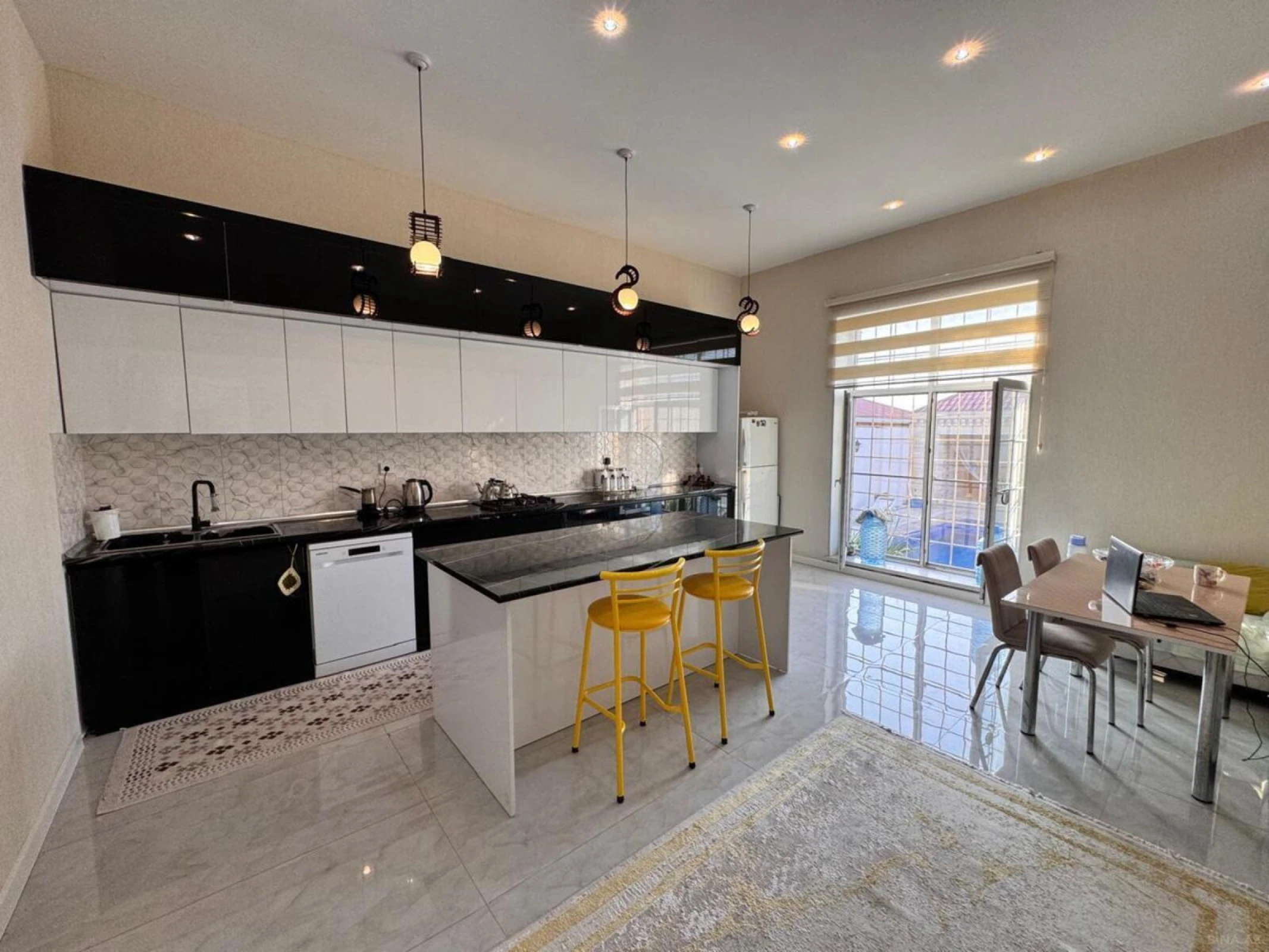 Satılır 4 otaqlı həyət evi 205 m²