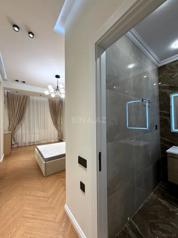 Satılır 3 otaqlı mənzil 132 m²