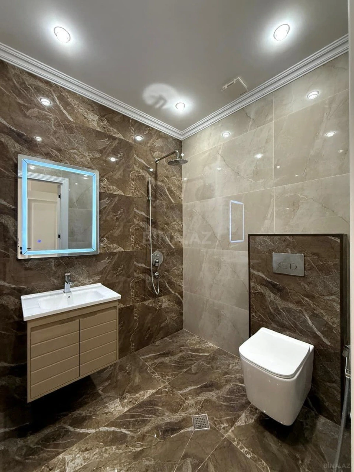 Satılır 3 otaqlı mənzil 132 m²