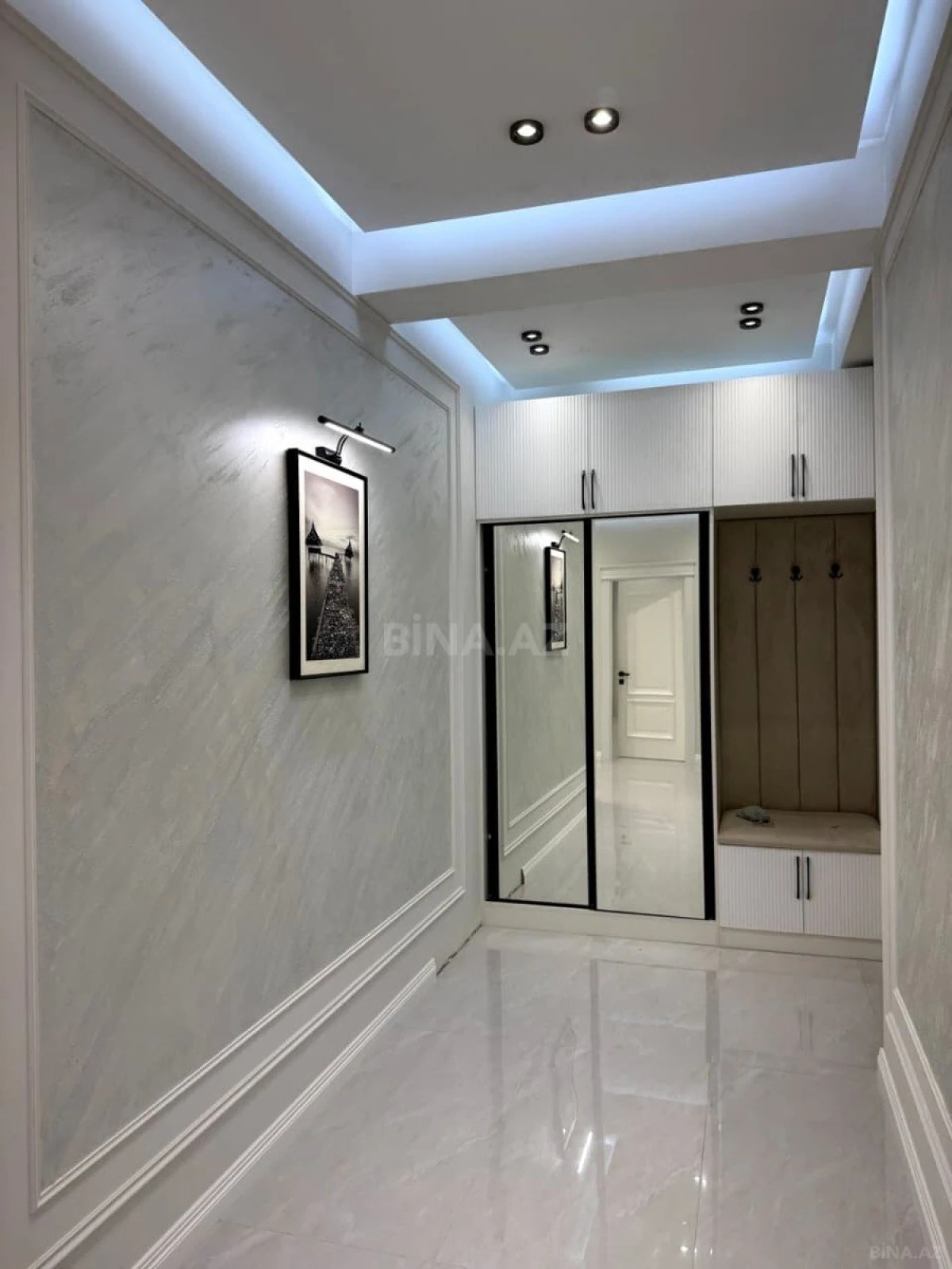 Satılır 3 otaqlı mənzil 132 m²