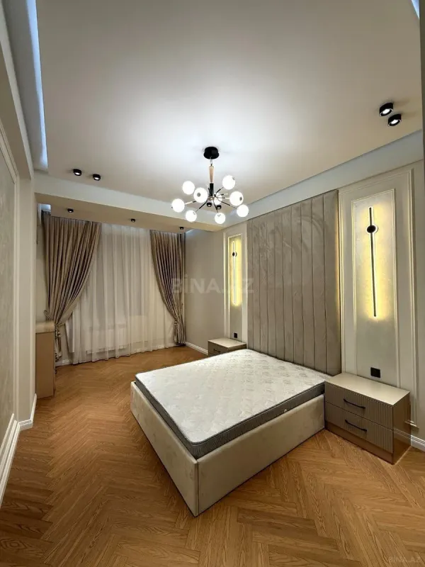 Satılır 3 otaqlı mənzil 132 m²