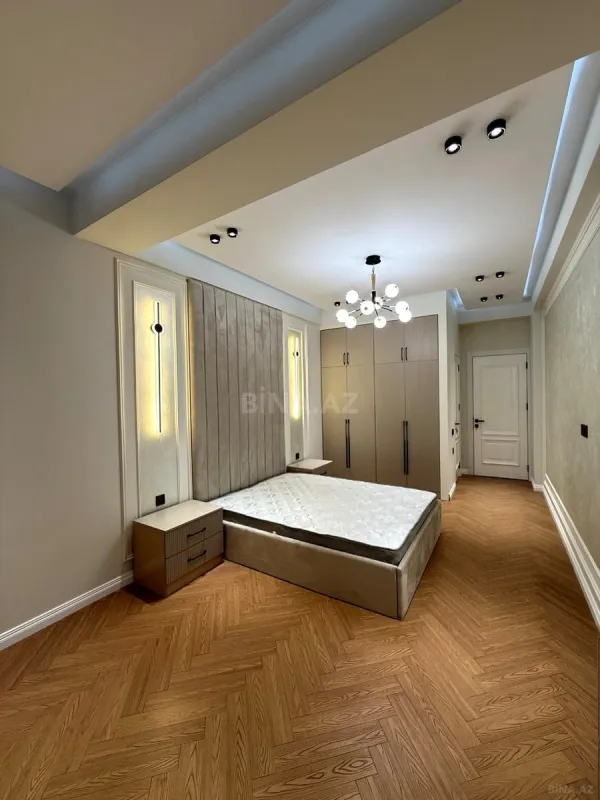 Satılır 3 otaqlı mənzil 132 m²