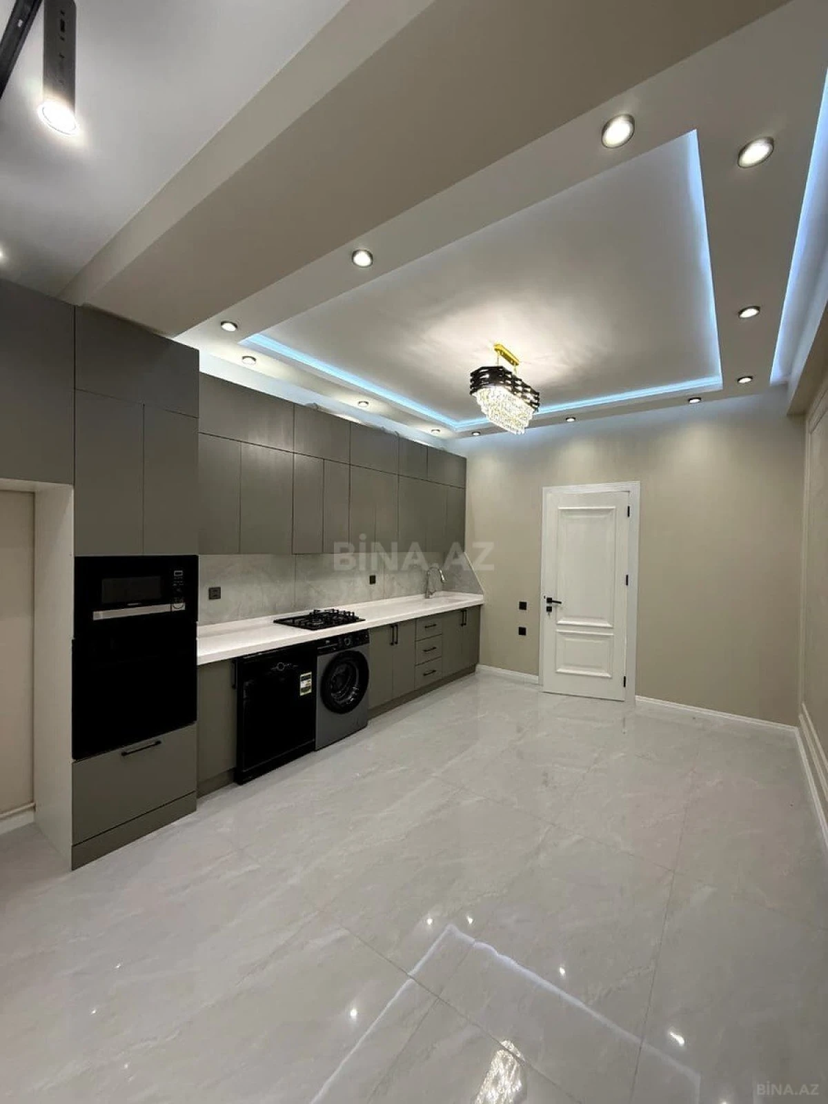 Satılır 3 otaqlı mənzil 132 m²