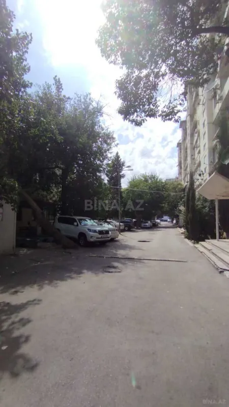 Satılır 5 otaqlı mənzil 115 m²