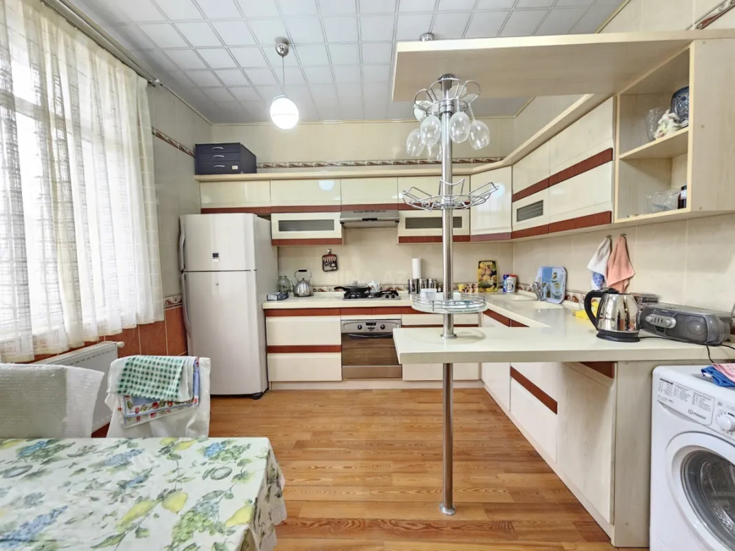 Satılır 5 otaqlı həyət evi 190 m²