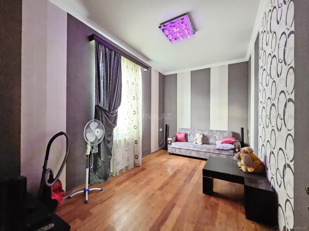 Satılır 5 otaqlı həyət evi 190 m²