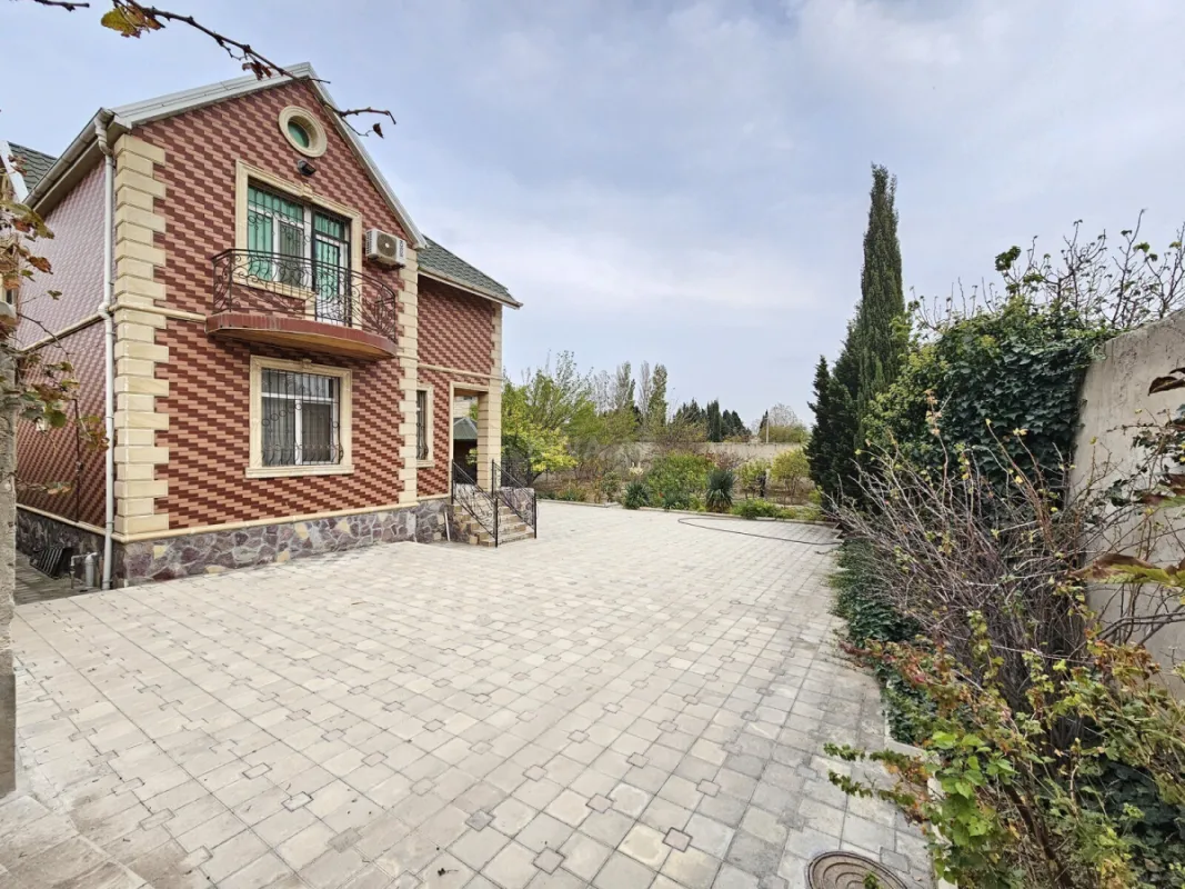 Satılır 5 otaqlı həyət evi 190 m²