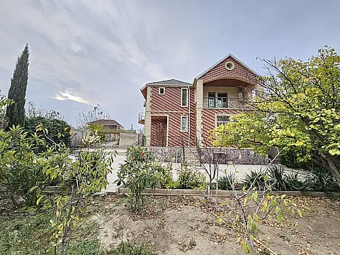 Satılır 5 otaqlı həyət evi 190 m²