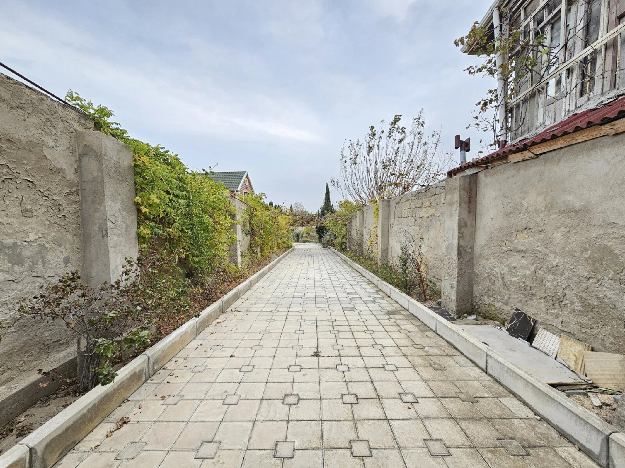 Satılır 5 otaqlı həyət evi 190 m²