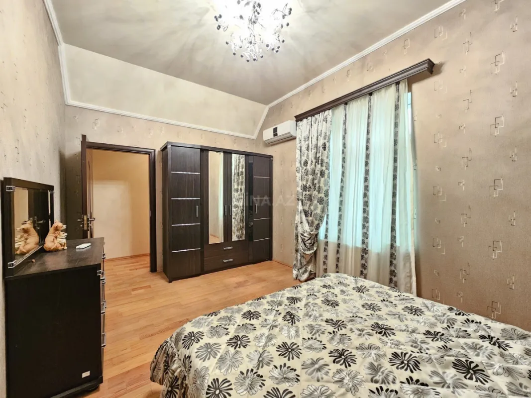Satılır 5 otaqlı həyət evi 190 m²