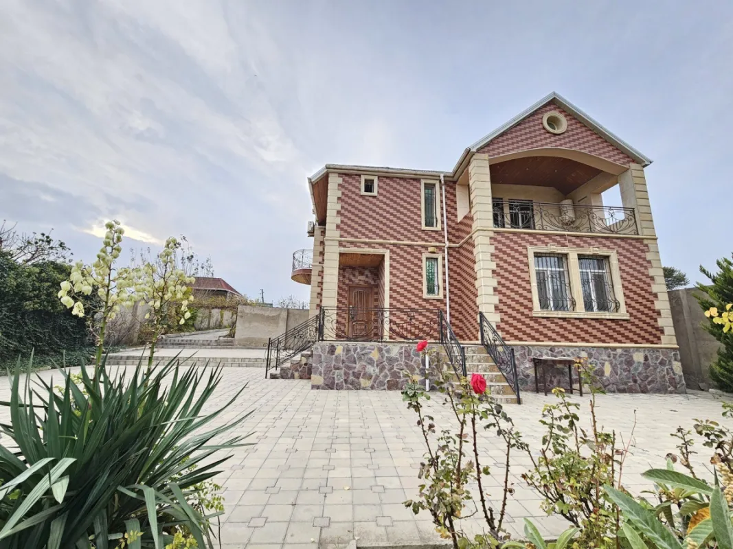 Satılır 5 otaqlı həyət evi 190 m²