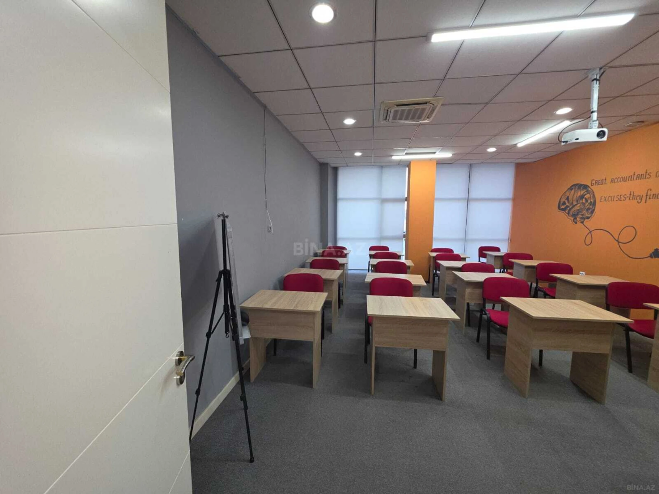 Kirayə verilir 4 otaqlı ofis 180 m²