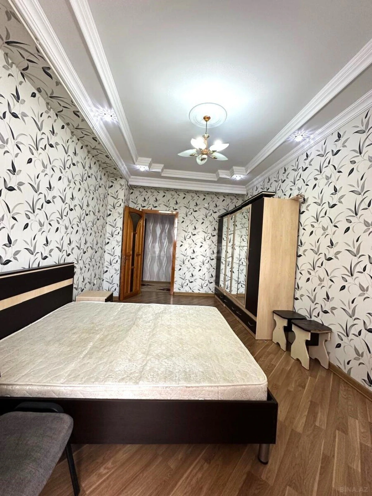 Satılır 3 otaqlı mənzil 120 m²