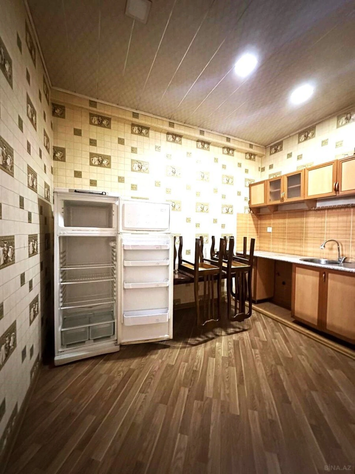 Satılır 3 otaqlı mənzil 120 m²